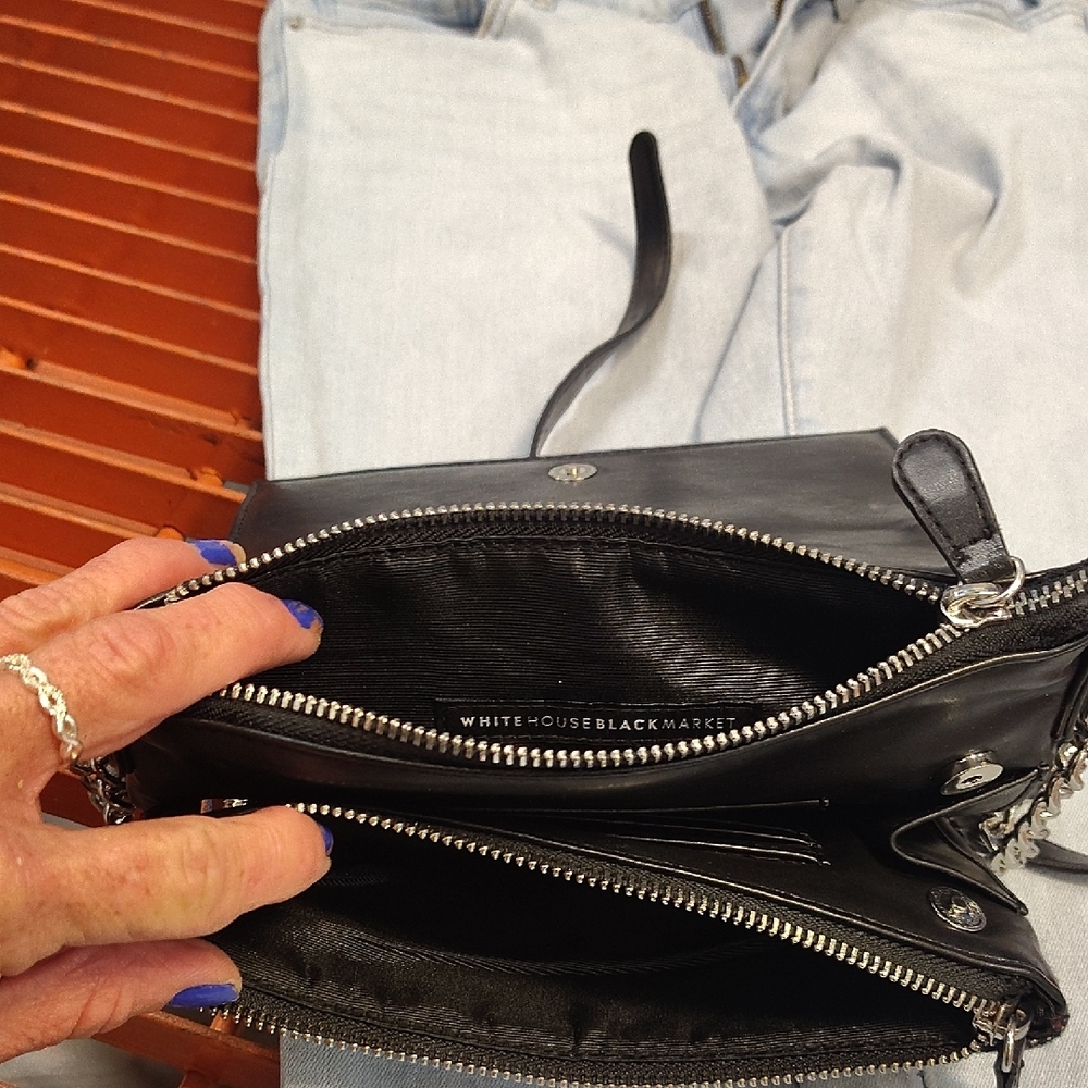 Elegant Black and Silver Crossbody Bag - Picture 4 of 7